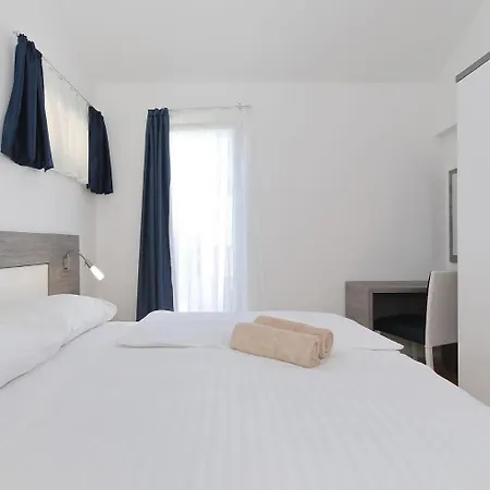 Marea 2 With Pool Access Apartment Petrcane