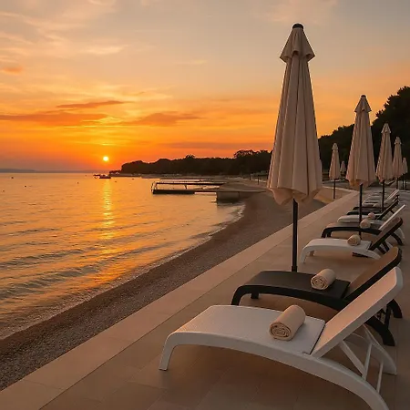 Apartment Marea 2 With Pool Access *