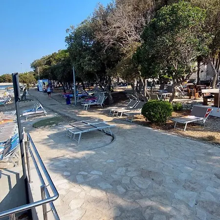 Marea 2 With Pool Access * Petrcane